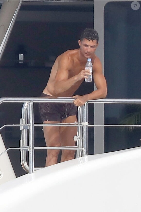 Cristiano Ronaldo en vacances à Saint-Tropez le 23 juin 2019.