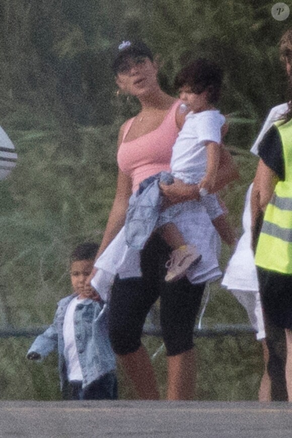 Exclusif - Cristiano Ronaldo, sa compagne Georgina Rodriguez et ses enfants Alana Martina dos Santos Aveiro, Cristiano Jr, Eva Maria Dos Santos, Mateo Ronaldo embarquent dans un jet privé après avoir passé une semaine au dans l'hôtel cinq étoiles Westin Resort Costa Navarino, à l'aéroport de Kalamata en Grèce, le 18 juin 2019.