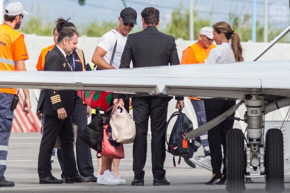 Exclusif - Cristiano Ronaldo, sa compagne Georgina Rodriguez et ses enfants Alana Martina dos Santos Aveiro, Cristiano Jr, Eva Maria Dos Santos, Mateo Ronaldo embarquent dans un jet privé après avoir passé une semaine au dans l'hôtel cinq étoiles Westin Resort Costa Navarino, à l'aéroport de Kalamata en Grèce, le 18 juin 2019.