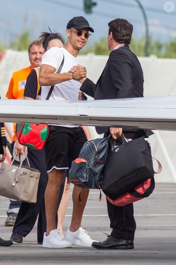 Exclusif - Cristiano Ronaldo, sa compagne Georgina Rodriguez et ses enfants Alana Martina dos Santos Aveiro, Cristiano Jr, Eva Maria Dos Santos, Mateo Ronaldo embarquent dans un jet privé après avoir passé une semaine au dans l'hôtel cinq étoiles Westin Resort Costa Navarino, à l'aéroport de Kalamata en Grèce, le 18 juin 2019.