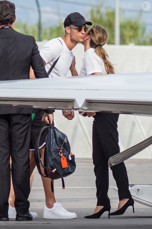 Exclusif - Cristiano Ronaldo, sa compagne Georgina Rodriguez et ses enfants Alana Martina dos Santos Aveiro, Cristiano Jr, Eva Maria Dos Santos, Mateo Ronaldo embarquent dans un jet privé après avoir passé une semaine au dans l'hôtel cinq étoiles Westin Resort Costa Navarino, à l'aéroport de Kalamata en Grèce, le 18 juin 2019.