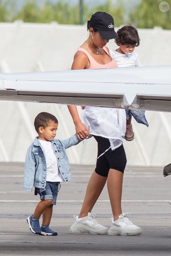 Exclusif - Cristiano Ronaldo, sa compagne Georgina Rodriguez et ses enfants Alana Martina dos Santos Aveiro, Cristiano Jr, Eva Maria Dos Santos, Mateo Ronaldo embarquent dans un jet privé après avoir passé une semaine au dans l'hôtel cinq étoiles Westin Resort Costa Navarino, à l'aéroport de Kalamata en Grèce, le 18 juin 2019.