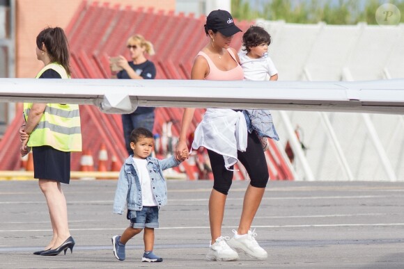 Exclusif - Cristiano Ronaldo, sa compagne Georgina Rodriguez et ses enfants Alana Martina dos Santos Aveiro, Cristiano Jr, Eva Maria Dos Santos, Mateo Ronaldo embarquent dans un jet privé après avoir passé une semaine au dans l'hôtel cinq étoiles Westin Resort Costa Navarino, à l'aéroport de Kalamata en Grèce, le 18 juin 2019.