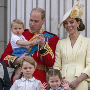 Le prince William, duc de Cambridge, et Catherine (Kate) Middleton, duchesse de Cambridge, le prince George de Cambridge la princesse Charlotte de Cambridge, le prince Louis de Cambridge - La famille royale au balcon du palais de Buckingham lors de la parade Trooping the Colour 2019, célébrant le 93ème anniversaire de la reine Elisabeth II, Londres, le 8 juin 2019.