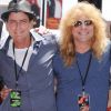 Steven Adler (à droite), ex-batteur des Guns N' Roses, en juillet 2012 avec Robert Evans, Slash, Jim Ladd et Charlie Sheen lors de l'inauguration de l'étoile de Slash sur le Hollywood Wlk of Fame.