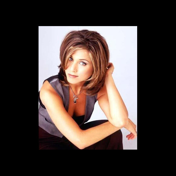 Jennifer Aniston démarre par des séries télé au début des années 90. Avec la série Friends et le personnage de Rachel, elle devient une star et un modèle de brushing !