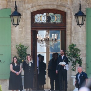 Sophie Turner et Joe Jonas arrivent au Château de Tourreau, les festivités en vue du second mariage ont commencé la semaine dernière à Paris. Ils sont accueillis par le personnel et leurs invités arrivent les uns après les autres. Sarrians, le 27 juin 2019.
