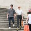 Joe Jonas, sa femme Sophie Turner, son frère Nick Jonas et sa femme Priyanka Chopra arrivent sur les quais de Seine pour faire une croisière privée en bateau, Paris, le 24 juin 2019.