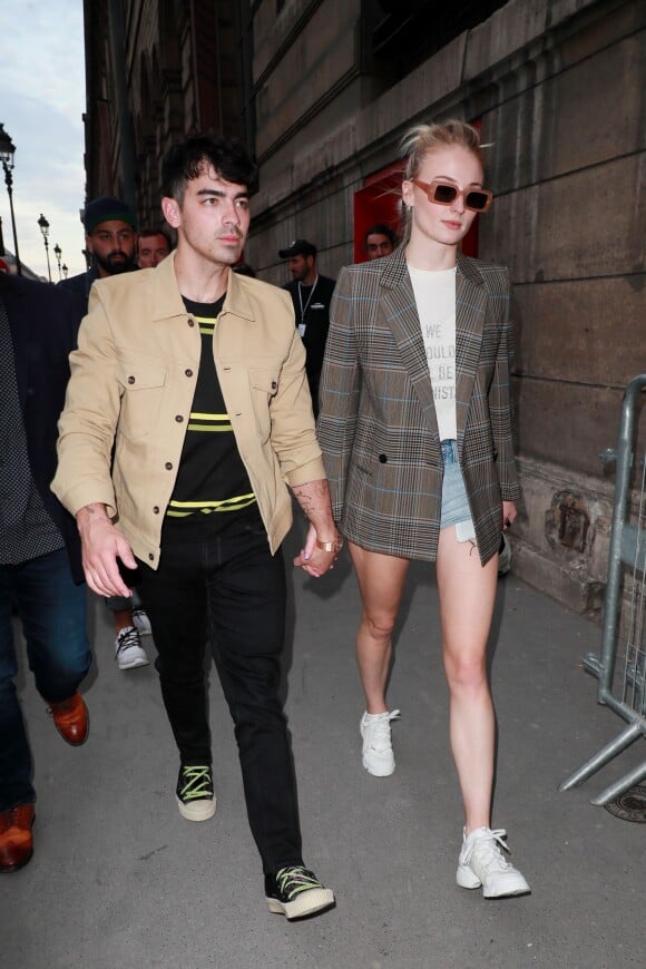 Sophie Turner et son mari Joe Jonas arrivent au restaurant Loulou au Musée des Arts Décoratifs à Paris, le 23 juin 2019.