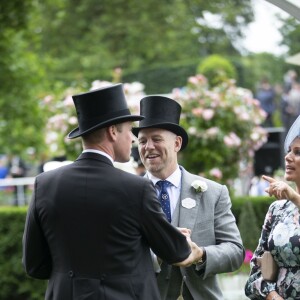 Mike et Zara Tindall avec le prince William lors du Royal Ascot le 18 juin 2019.