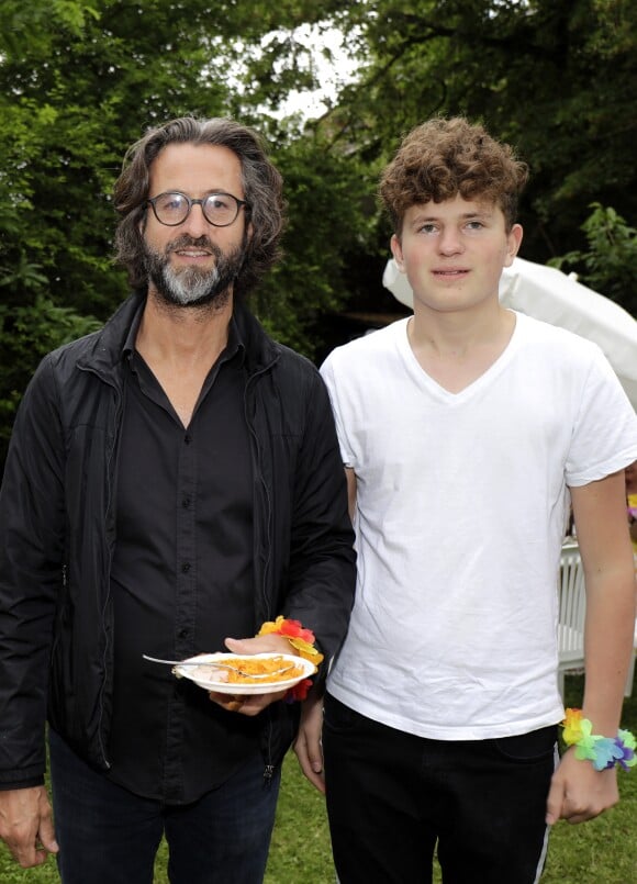 Exclusif - Nicolas Pernikoff avec son fils - Garden party organisée par Babette de Rozières chez elle à Maule le 30 juin 2019. © Cédric Perrin/Bestimage