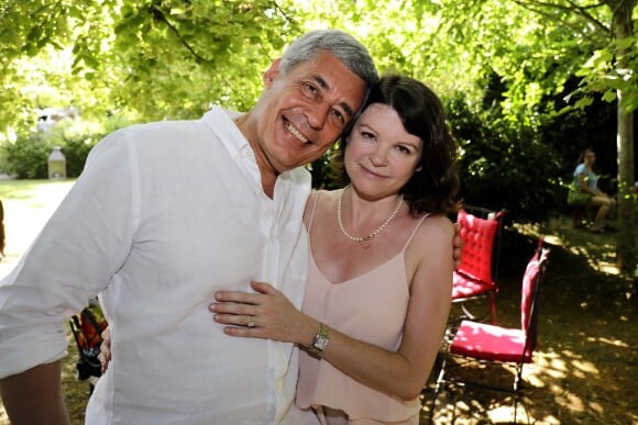 Exclusif - Henri Guaino et sa femme Catherine Bachelier - Garden party organisée par Babette de Rozières chez elle à Maule le 30 juin 2019. © Cédric Perrin/Bestimage