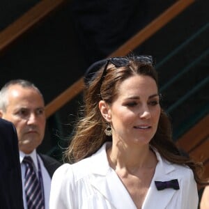 Kate Middleton, duchesse de Cambridge, en robe Suzannah à Wimbledon le 2 juillet 2019 à Londres, arrivant sur le court n°14.