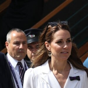 Kate Middleton, duchesse de Cambridge, en robe Suzannah à Wimbledon le 2 juillet 2019 à Londres, arrivant sur le court n°14.