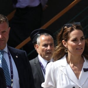 Kate Middleton, duchesse de Cambridge, en robe Suzannah à Wimbledon le 2 juillet 2019 à Londres, arrivant sur le court n°14.