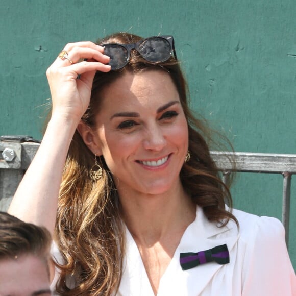 Kate Middleton, duchesse de Cambridge, en robe Suzannah à Wimbledon le 2 juillet 2019 à Londres.