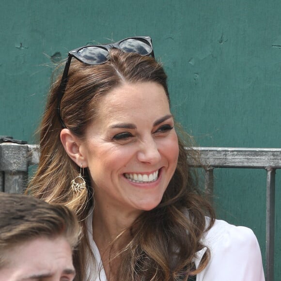 Kate Middleton, duchesse de Cambridge, en robe Suzannah à Wimbledon le 2 juillet 2019 à Londres.