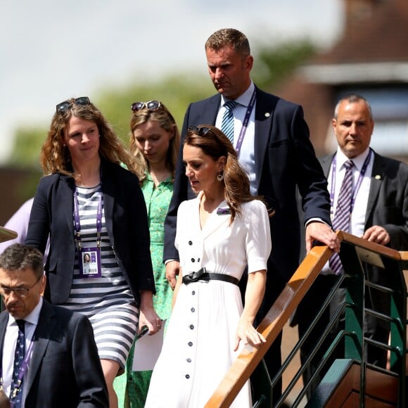 Kate Middleton, duchesse de Cambridge, en robe Suzannah à Wimbledon le 2 juillet 2019 à Londres.