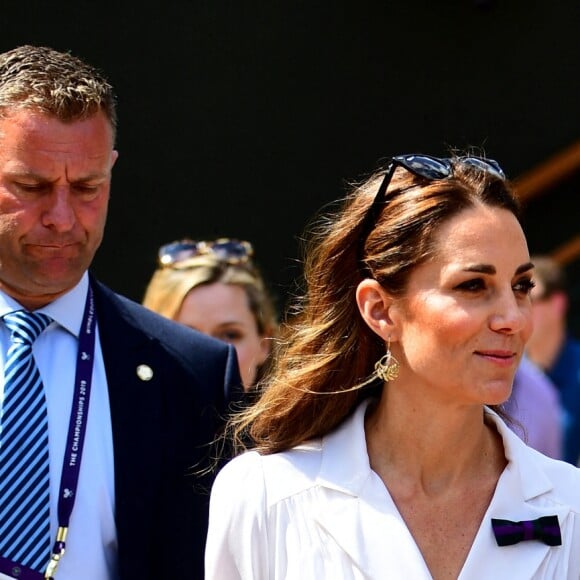 Kate Middleton, duchesse de Cambridge, en robe Suzannah à Wimbledon le 2 juillet 2019 à Londres.