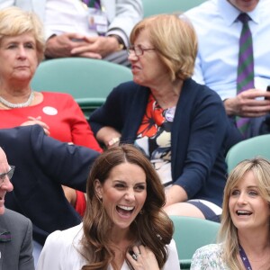 Kate Middleton, duchesse de Cambridge, dans la loge royale du court central à Wimbledon le 2 juillet 2019.