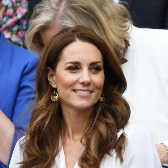 Kate Middleton, duchesse de Cambridge, dans la loge royale du court central à Wimbledon le 2 juillet 2019.