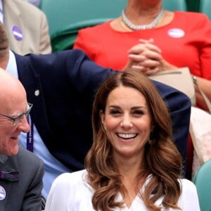 Kate Middleton, duchesse de Cambridge, dans la loge royale du court central à Wimbledon le 2 juillet 2019.