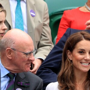 Kate Middleton, duchesse de Cambridge, dans la loge royale du court central à Wimbledon le 2 juillet 2019.