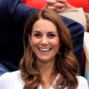 Kate Middleton, duchesse de Cambridge, dans la loge royale du court central à Wimbledon le 2 juillet 2019.