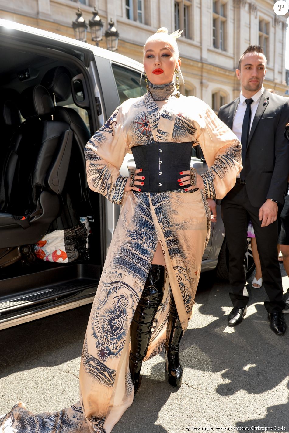 Christina Aguilera arrive au défilé de mode Haute-Couture 2019/2020 &quot;Jean Paul Gaultier&quot; à Paris. Le 3 juillet 2019 © Veeren Ramsamy-Christophe Clovis / Bestimage