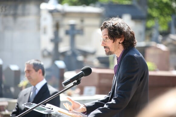 Stanislas Nordey, ancien compagnon de Valérie Lang, lors de ses obsèques, à Paris le 25 juillet 2013.