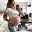 Jesta de "Koh-Lanta" enceinte de 8 mois, dévoile son baby bump et évoque sa prise de poids - 18 juin 2019