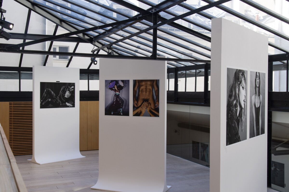 photo-vernissage-de-l-exposition-du-photographe-jean-baptiste-mondino