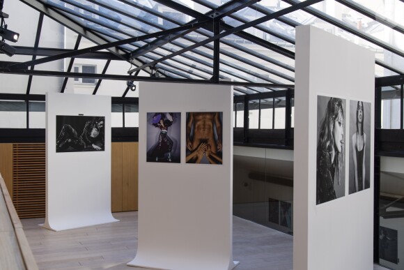 Vernissage de l'exposition du photographe Jean-Baptiste Mondino au "Le Studio des Acacias" à Paris le 4 juillet 2019. © Pierre Perusseau/Bestimage