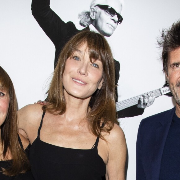 Babeth Djian, Carla Bruni-Sarkozy et Paul-Emmanuel Reiffers assistent au vernissage de l'exposition du photographe Jean-Baptiste Mondino au "Le Studio des Acacias" à Paris le 4 juillet 2019. © Pierre Perusseau/Bestimage