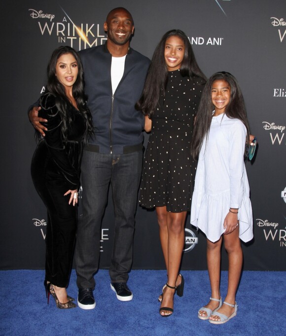 Kobe Bryant avec sa femme Vanessa Laine et leurs filles à la première de "A Wrinkle in Time" au cinéma El Capitan à Los Angeles, le 26 février 2018.