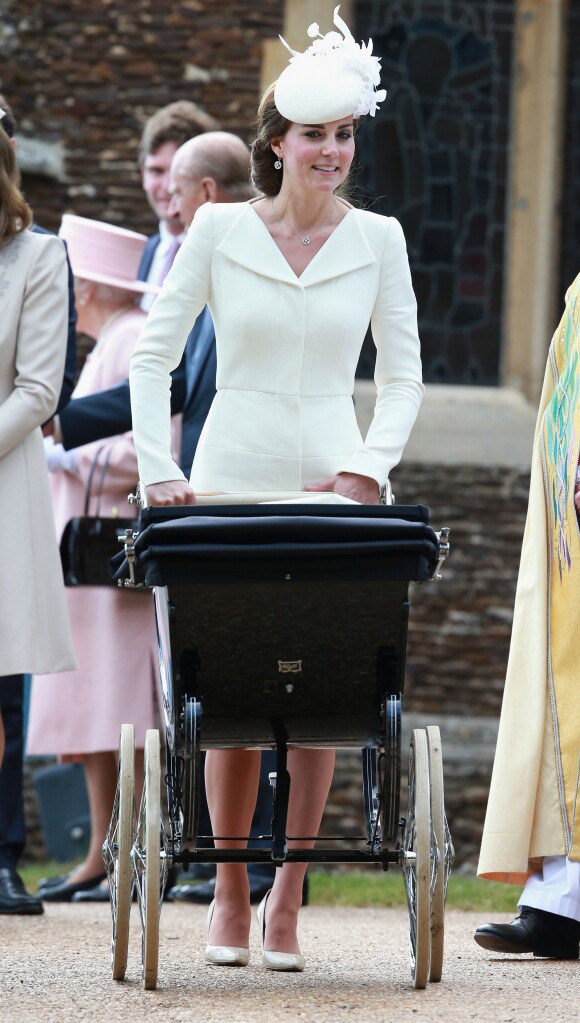 Catherine Kate Middleton, la duchesse de Cambridge et sa fille la princesse Charlotte de Cambridge - Sorties après le baptême de la princesse Charlotte de Cambridge à l'église St. Mary Magdalene à Sandringham, le 5 juillet 2015.