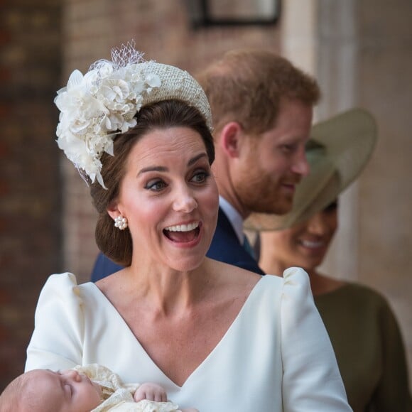 Kate Catherine Middleton, duchesse de Cambridge et son fils, le prince Louis - La famille royale d'Angleterre lors du baptême du prince Louis en la chapelle St James à Londres. Le 9 juillet 2018.