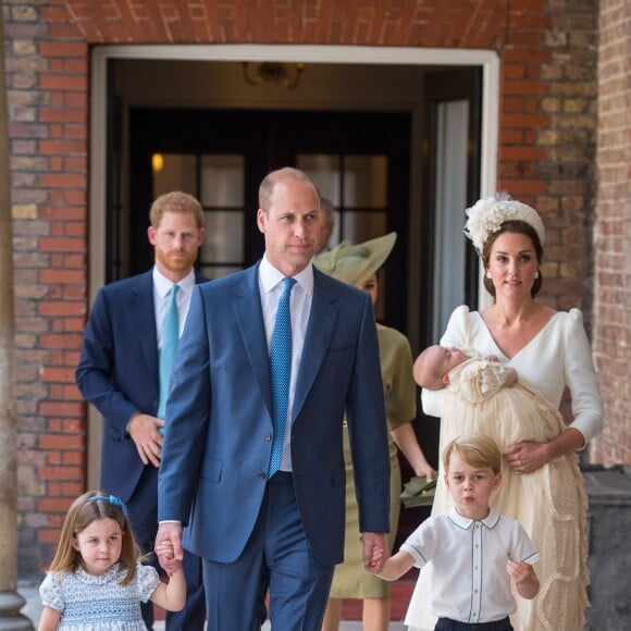 Le prince William, duc de Cambridge, Kate Catherine Middleton, duchesse de Cambridge, et leurs enfants, la princesse Charlotte, le prince George et le prince Louis - La famille royale d'Angleterre lors du baptême du prince Louis en la chapelle St James à Londres. Le 9 juillet 2018.