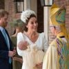 Kate Catherine Middleton, duchesse de Cambridge et son fils, le prince Louis - La famille royale d'Angleterre lors du baptême du prince Louis en la chapelle St James à Londres. Le 9 juillet 2018.