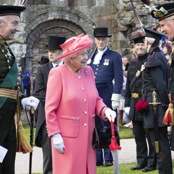 La reine Elizabeth II le 3 juillet 2019 lors de la garden party qu'elle donne chaque année au Palais de Holyrood à Édimbourg pendant la semaine royale en Écosse.