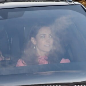 Le prince William, duc de Cambridge, Kate Catherine Middleton, duchesse de Cambridge et leur fille la princesse Charlotte - La famille royale d'Angleterre à son arrivée au palais de Buckingham pour la fête de Noël à Londres. Le 19 décembre 2018  The Royal Family arrives at Buckingham Palace for the annual early Christmas lunch. On december 19th 201819/12/2018 - Londres