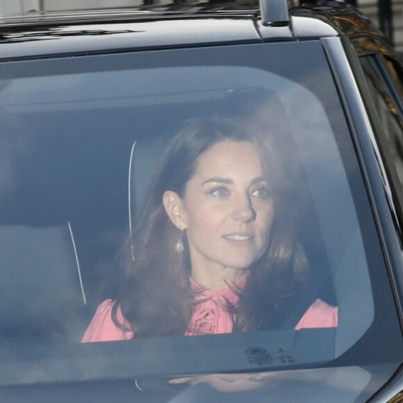 Le prince William, duc de Cambridge, Kate Catherine Middleton, duchesse de Cambridge et leur fils le prince George - La famille royale d'Angleterre à son arrivée au palais de Buckingham pour la fête de Noël à Londres. Le 19 décembre 2018  The Royal Family arrives at Buckingham Palace for the annual early Christmas lunch. On december 19th 201819/12/2018 - Londres