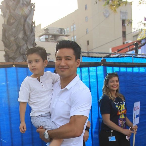 Mario Lopez et son fils Dominic - Les célébrités assistent à la première de Toy Story 4 au El Capitan Theatre à Los Angeles, le 11 juin 2019.