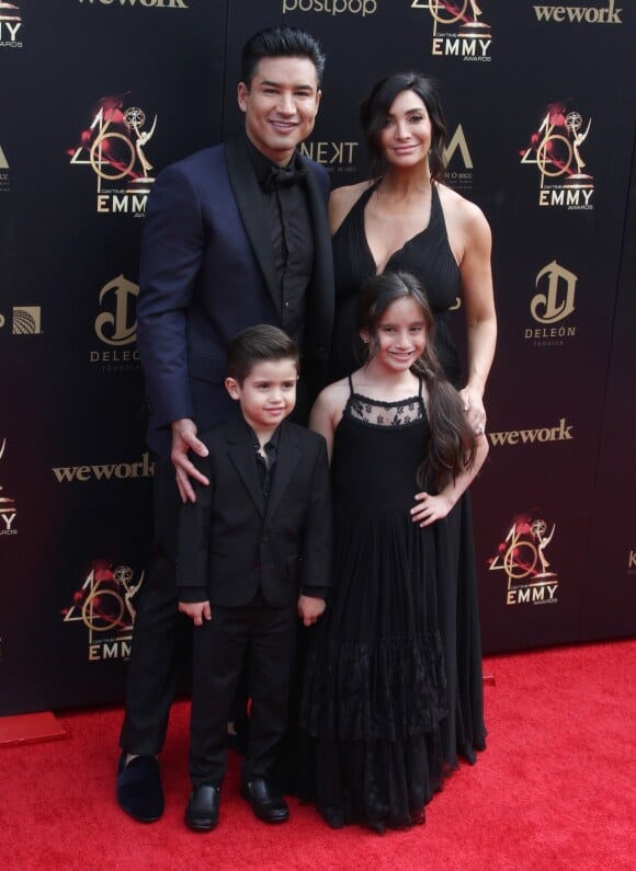 Mario Lopez, sa femme Courtney et leurs enfants Gia Francesca et Dominic - Photocall de la 46ème soirée des "Annual Daytime Emmy Awards" au Pasadena Civic Center à Pasadena. Le 5 mai 2019