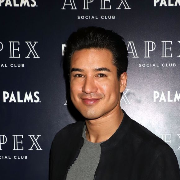 Mario Lopez et Courtney Lopez sur le tapis rouge d'une soirée au Apex Social Club à Las Vegas Le 19 octobre 2018