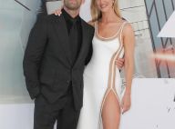 Rosie Huntington-Whiteley en robe fendue au bras de son mari Jason Statham