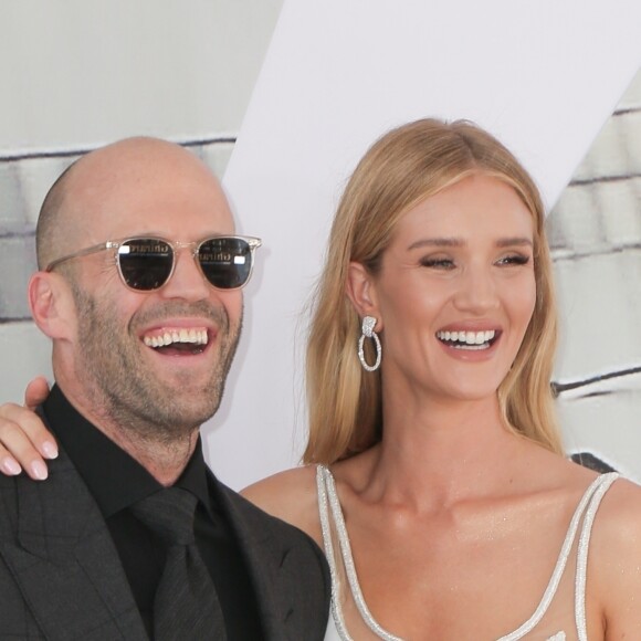 Jason Statham et sa femme Rosie Huntington-Whiteley à la première du film "Fast & Furious Hobbs & Shaw" à Los Angeles, le 13 juillet 2019.