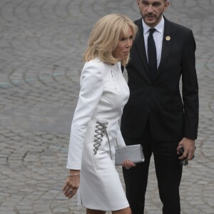 La Première dame Brigitte Macron lors du 139ème défilé militaire du 14 Juillet sur les Champs-Elysées, le jour de la Fête Nationale. Paris, le 14 juillet 2019. © Lemouton-Gorassini-Perusseau/Bestimage