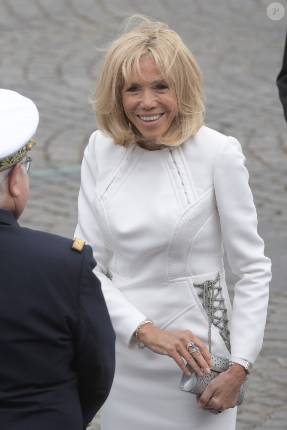 La Première dame Brigitte Macron lors du 139ème défilé militaire du 14 Juillet sur les Champs-Elysées, le jour de la Fête Nationale. Paris, le 14 juillet 2019. © Lemouton-Gorassini-Perusseau/Bestimage