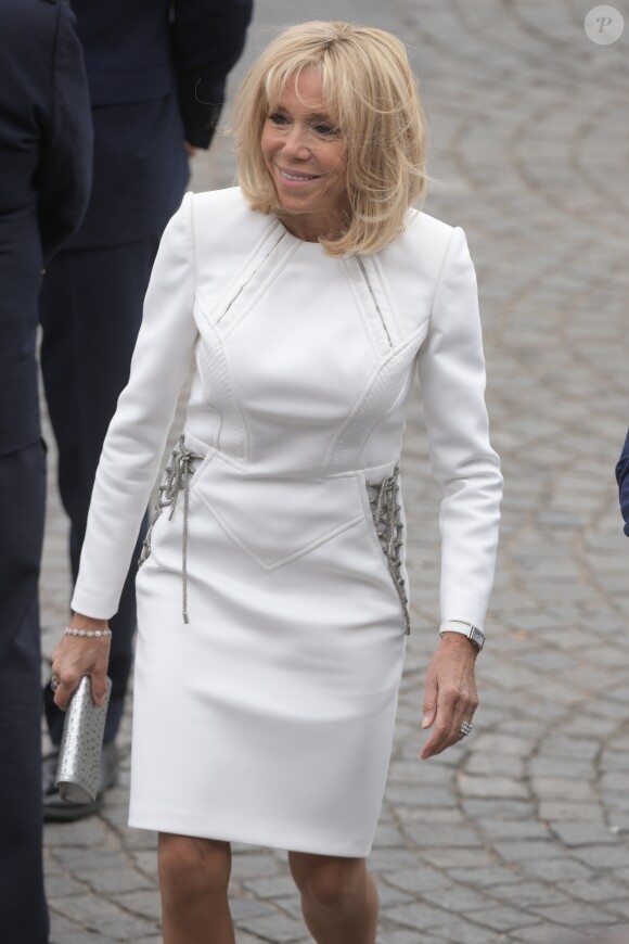 La Première dame Brigitte Macron lors du 139ème défilé militaire du 14 Juillet sur les Champs-Elysées, le jour de la Fête Nationale. Paris, le 14 juillet 2019. © Lemouton-Gorassini-Perusseau/Bestimage